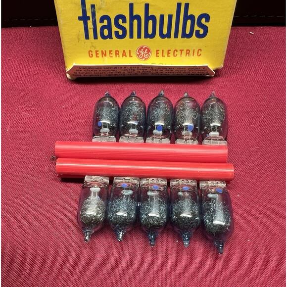 Vintage Camera Flashbulbs GE AG-1B Blue Bulbs, Box Had 12 Only‎ 10 Left - Picture 3 of 3